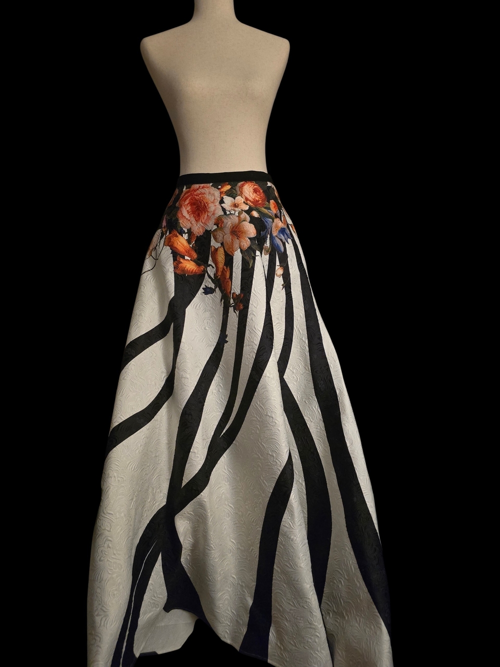 Tony Bowls Black & White Floral A-Line Skirt - Size 14 - Picture 2 of 8